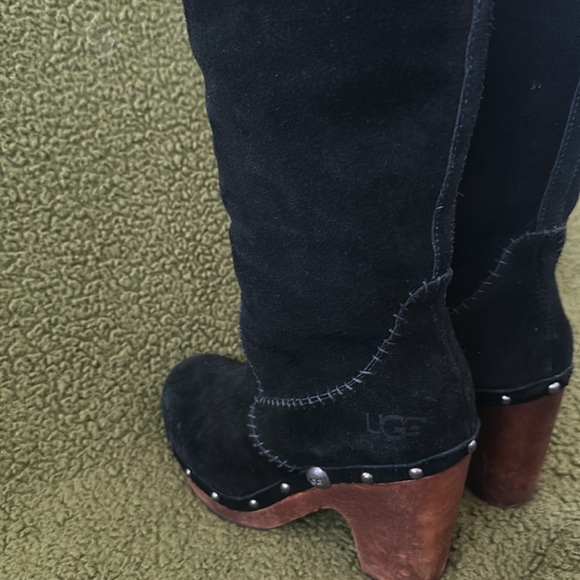 Ugg heeled and clog type knee high boots with real sherpa lining with zipperr - Picture 4 of 8